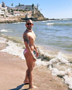 Taiga Brava Instagram - Hola Mazatlán, estás bien chido. 😍♥️✨ Estoy amando mis nuevos @proteomx vine a posarlos a la playa un ratito. ✨ Ah, y que viva la banda sinaloense y si no quieren achsm.