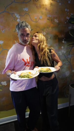 Taika Waititi Instagram - Pispili! 

We were having way too much fun filming this video and I wasn’t 100% happy with how the dish turned out so I’m gonna remake the dish again and will post the updated recipe then ✌️ 

#cooking #food #kiwis