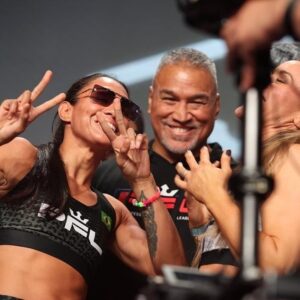Taila Santos Instagram - Que nunca falte PORRADA com ALEGRIA! 😎💪🏽
@pflmma  #TEAMTAILASANTOS🇧🇷 
•
•
#PFL #MMA MMAFEMININO #ALEGRIA
TIME😎
@pedro_disciplina33 
@adonirandosantos 
@_limaandrey_ 
@_alinedavid 
@tiagookamura