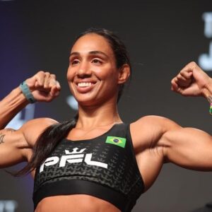 Taila Santos Instagram - Que nunca falte PORRADA com ALEGRIA! 😎💪🏽
@pflmma  #TEAMTAILASANTOS🇧🇷 
•
•
#PFL #MMA MMAFEMININO #ALEGRIA
TIME😎
@pedro_disciplina33 
@adonirandosantos 
@_limaandrey_ 
@_alinedavid 
@tiagookamura