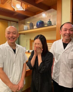 Takako Tokiwa Instagram - 行けたぁぁぁ！

久しぶりに能登半島・七尾市にある「幸寿し」さんへ！！

七尾に行ったら必ず行きたいお店の一つ。
いや…能登半島に行ったら必ず行きたいお店😍✨

既に営業を再開されていたと最近知り、七尾で前乗りの宿泊だったので、早速予約！

美味しかったぁ
美しかったぁ
嬉しかったぁ

#幸寿し七尾 
#まるで 
#双子のようなご兄弟
#シンクロ半端ないッ‼︎ 
#まるで 
#妖精のようなご兄弟
#穏やかに 
#最高に 
#幸せな時間を 
#ありがとうございました 

#到着が夜だったので 
#行きたかった他のお店には行けず😭💦
#また改めて！