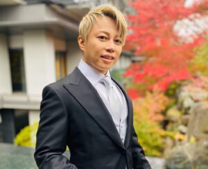Takanori Nishikawa Instagram - これまでの地方創生や地域振興の取り組みを評価して頂き、この度のお茶会へのご招待へ繋がりました。
今後も三日月知事をはじめ地元自治体の皆様と一緒に滋賀県の為にお勤めして参ります。
ただの田舎のバンドマンだった僕がこの様な晴れがましい席に参列させて頂けたのも、日頃から応援下さる皆様のお陰です。あと母ちゃんな！