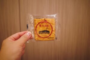 Takayuki Ogawa Instagram - 努力や辛抱
勿論毎日コツコツ積み重ねるのは
未来を作るのにとても大切だけど

日々のありがとうを積み重ねることが
今を生きる上ではとても大切だなあと強く思います

sumika9周年
思い返せば色々なことがありましたが
共通して言えるのが、常に誰かに支えられていました
これから10周年に向けて歩んでいきます
特に変わることはありませんが笑

健康第一で
力強く音楽します！

(楽屋に粋なお煎餅があったよー)