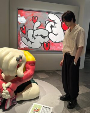 Takemoto Yusuke Instagram - Kis-My-Ft2の千賀健永さんの個展『FiNGAiSM』にお邪魔させていただきました🫶
 #fingaism
