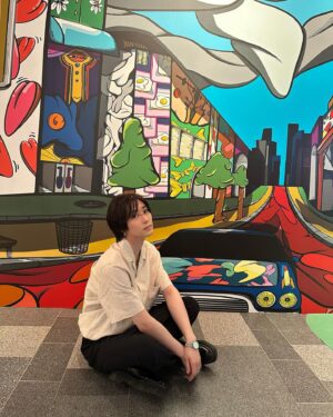 Takemoto Yusuke Instagram - Kis-My-Ft2の千賀健永さんの個展『FiNGAiSM』にお邪魔させていただきました🫶
 #fingaism