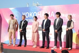 Takeru Segawa Instagram - 今日は横浜国際映画祭で
レッドカーペットを歩かせて頂きました🤵🏼🤵‍♀️
米子の魅力が詰まった「星取物語」是非ご覧ください🎞️
@remi_tokunaga1001 
@furusatoeigafes 
#横浜国際映画祭 #星取物語 #米子