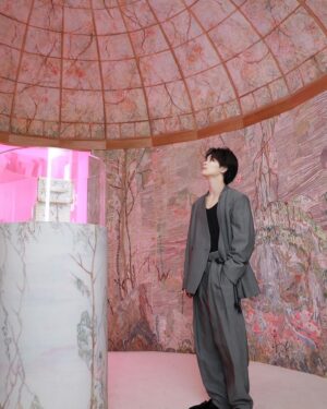 Takuya Kusakawa Instagram - 🧤
MISS DIOR EXHIBITION
Stories of a Miss

「ミス ディオール展示会 ある女性の物語」
お邪魔させていただきました
卓越したクチュール作品、アーカイブコレクションなど、これまでの歴史を体験できる神秘的な空間でした。個人的にはミス ディオールが誕生する前のサンプルの香水を見れたこと、これが萌芽していったと思うと心躍りました。

@diorbeauty @dior 
#ミスディオール展覧会
#MISSDIOR
#SupportedByDior #PR