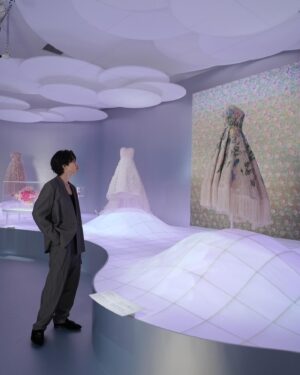 Takuya Kusakawa Instagram - 🧤
MISS DIOR EXHIBITION
Stories of a Miss

「ミス ディオール展示会 ある女性の物語」
お邪魔させていただきました
卓越したクチュール作品、アーカイブコレクションなど、これまでの歴史を体験できる神秘的な空間でした。個人的にはミス ディオールが誕生する前のサンプルの香水を見れたこと、これが萌芽していったと思うと心躍りました。

@diorbeauty @dior 
#ミスディオール展覧会
#MISSDIOR
#SupportedByDior #PR