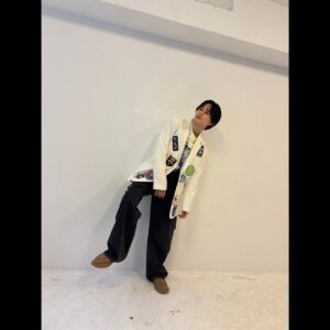 Takuya Kusakawa Instagram - みーんな、宇宙人。
舞台挨拶でございました👽

みーんな、ありがとうございました
みーんな、届きますように🖤🩷

#NYLONJAPAN #モジャ #PR