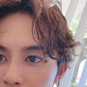 Takuya Kusakawa Instagram - みーんな、宇宙人。
本日公開です。わがままでぶきようでよわくてかわいいみんなを是非スクリーンで！

#NYLONJAPAN
#PR