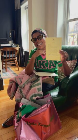 Tamron Hall Instagram - July was so #brat 💅💗💚 thank you @kamalaharris for this surprise letter, thank you @akasorority1908 and fellow sorors @tembilocke   @atticalocke, and let’s get cooking with #AConfidentCook with @lishsteiling - preorder now at the link in my bio!  Induction Glam
Hair: @johnnywright220 
Makeup: @Terri6203
Nails: @shespolished 
White Dress: @carolinaherrera  Pink&Green bucket hat: @thecarlpayne