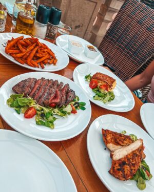 Táňa Bystroňová Instagram - SOUTĚŽ ✨ o poukaz do restaurace nejhezčím výhledem📸  na Prahu @terasauprince v hodnotě 1000 Kč. ❤️
Jaké jsou podmínky?
 ✔️ Sledujte profily @terasauprince , @tana_bystronova a @nickynellow .
✔️ Označte osobu, které nesmí soutěž uniknout.
✔️ Povoleno je více komentářů na osobu, ale pokaždé označte někoho jiného.

Držíme palce a výherce vylosujeme za týden. 🙏🏼 Hodně štěstí. 🥰

#terasauprince #soutez #giveaway