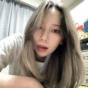 Tanakaga Instagram - やっぱりイケてる母ちゃんでいたいじゃないですか。

って事で髪染めた👌🏻
天才的に髪の毛可愛くてテンションあがる、まぁほぼ家にしかおらんしメイクする事もあんまないんやけどな笑