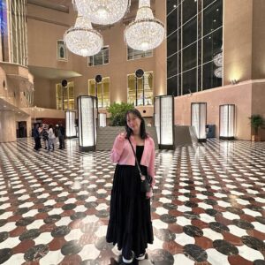 Tanakaga Instagram - 只今我が家では👶🏻が産まれたら出来ない事をしようプロジェクトを進行しておりまして、最近の週末は旦那と2人でホテルランチへ出掛けてるんですが、週替わりで順番に奢るシステムなので👶🏻の出てくるタイミング次第でどちらかが得をするんですけどこの調子でいくと私が勝ちそうです。

先週はブブビビも連れてお出かけしました🐶🐶
4人での生活も残り少し！楽しもう🫶🏻

あ、ちなみに2枚目のワインみたいなやつは白葡萄ジュースです🍇
私高い店のわざわざワイングラスに入れてくれる少量のくせに900円とかする高い葡萄ジュースめっちゃ好きやねん笑