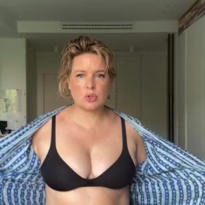 Tania Llasera Instagram - Hablo mientras me maquillo de lo que pasó ayer, y de la trend de las #mujerestradicionales o #tradwives en España y EEUU