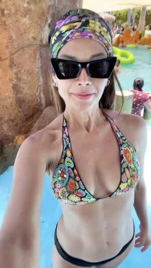 Tania Vazquez Instagram - No es la ausencia de problemas lo que trae la paz, sino la presencia de Dios. La paz es la presencia de alguien y ese alguien es Dios.

@leonor_garzon @galeana.jesus @_mrmanagement