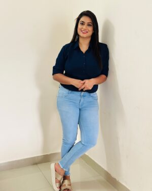 Tanisha Kuppanda Instagram - A person often meets his destiny on the road he took to avoid it 💓 so know your way 😇 

#benki #tanisha #tanishakuppanda #tanishaarmy #acpramya #pendrive