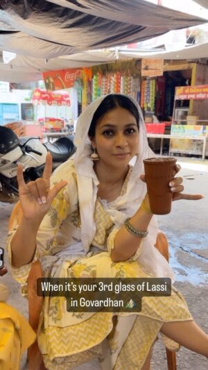 Tanishaa Mukerji Instagram - I swear it was delicious!! 😍😋
.
.
#feelkaroreelkaro #chintapakdamdam #govardhan #vrindavan #reels #instagood #comedy #tanishaamukerji 

[Foodie, Food lover, Lassi, Vrindavan dham, Braj yatra]