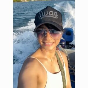 Tanishaa Mukerji Instagram - Days of peace and beyond that… Indeed, water is therapeutic!! 🩵🩵
#PhotoDump #WaterBabyVibes
.
.
.
#photooftheday #vacation #vacationmode #vacationvibes #sundayfunday #tanishaamukerji