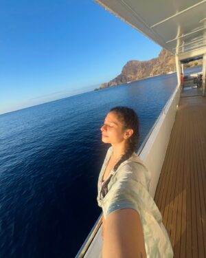 Tanishaa Mukerji Instagram - Days of peace and beyond that… Indeed, water is therapeutic!! 🩵🩵
#PhotoDump #WaterBabyVibes
.
.
.
#photooftheday #vacation #vacationmode #vacationvibes #sundayfunday #tanishaamukerji
