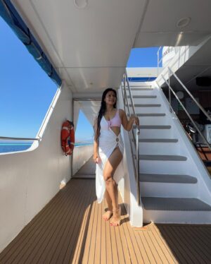 Tanishaa Mukerji Instagram - Days of peace and beyond that… Indeed, water is therapeutic!! 🩵🩵
#PhotoDump #WaterBabyVibes
.
.
.
#photooftheday #vacation #vacationmode #vacationvibes #sundayfunday #tanishaamukerji