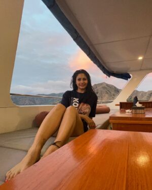 Tanishaa Mukerji Instagram - Days of peace and beyond that… Indeed, water is therapeutic!! 🩵🩵
#PhotoDump #WaterBabyVibes
.
.
.
#photooftheday #vacation #vacationmode #vacationvibes #sundayfunday #tanishaamukerji