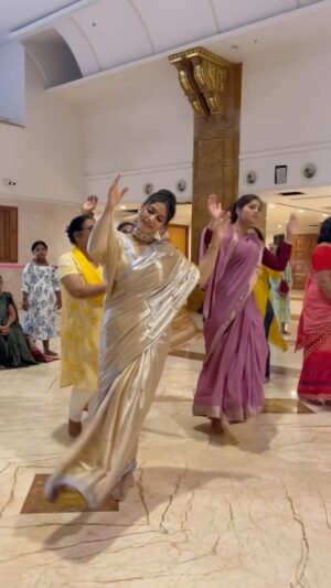 Tanishaa Mukerji Instagram - Wishing everyone a very Happy Janmasthami!! 
Here’s a little sneak peak into my recent Vrindavan yatra; an experience, so mesmerising and peace personifying!! Radhe Radhe ❤️
.
.
Thank you @vcmvrindavan for welcoming me to Braj. ☺️
.
.
First two sarees: @hutsandlooms 
Styled by: @adi_aurealis @influencercrafter 
Edited by: @wyd.pranith 
Creative Digital Agency: @yourcreativebuddies 
.
.
#Janmashtami #vrindavandiaries #radhekrishna #radheradhe #harekrishna #feelkaroreelkaro #reels #feelitreelit #vrindavan #tanishaamukerji 

[Janmashtami special, Janmashtami songs, Happy Janmashtami, Janmashtami celebration]