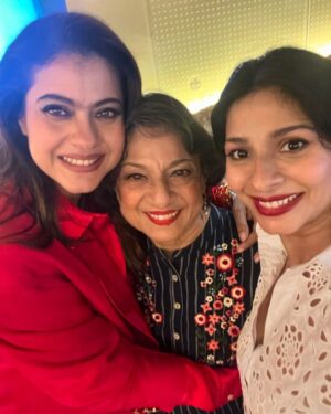 Tanishaa Mukerji Instagram - From film to digital our pics only get better…
Happy Landmark Birthday, Kadz ❤️
Wishing you all the fun and joy life has to offer… Love you mostest!! 😘😘 @kajol 
.
.
.
#happybirthday #birthdaygirl #bestwishes