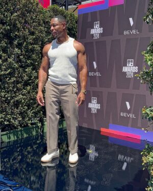 Tank Instagram - Man of the people..
R&B MONEY
📸 @barberbyblood
#betawards