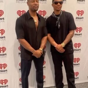 Tank Instagram - We hoop together, we pod together, we perform together! R&B MONEY 4Life!! Put a birthday cake in the comments for The Valentine!!.. Happy Bday bruv!..🙏🏾💙
R&B MONEY