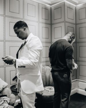 Tank Instagram - We hoop together, we pod together, we perform together! R&B MONEY 4Life!! Put a birthday cake in the comments for The Valentine!!.. Happy Bday bruv!..🙏🏾💙
R&B MONEY