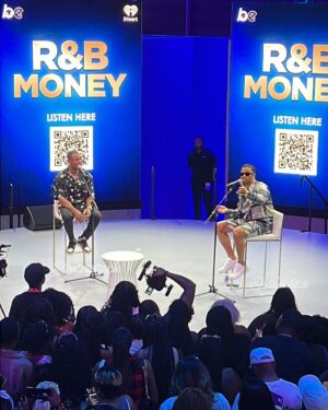 Tank Instagram - We hoop together, we pod together, we perform together! R&B MONEY 4Life!! Put a birthday cake in the comments for The Valentine!!.. Happy Bday bruv!..🙏🏾💙
R&B MONEY