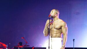 Tank Instagram - A 10 pack of me acting up on that @essencefest stage!
R&B MONEY 😎
📸 @barberbyblood