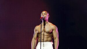 Tank Instagram - A 10 pack of me acting up on that @essencefest stage!
R&B MONEY 😎
📸 @barberbyblood