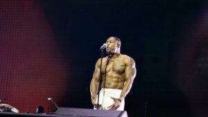 Tank Instagram - A 10 pack of me acting up on that @essencefest stage!
R&B MONEY 😎
📸 @barberbyblood