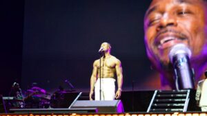 Tank Instagram - A 10 pack of me acting up on that @essencefest stage!
R&B MONEY 😎
📸 @barberbyblood