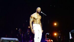 Tank Instagram - A 10 pack of me acting up on that @essencefest stage!
R&B MONEY 😎
📸 @barberbyblood