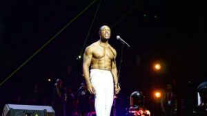 Tank Instagram - A 10 pack of me acting up on that @essencefest stage!
R&B MONEY 😎
📸 @barberbyblood