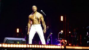 Tank Instagram - A 10 pack of me acting up on that @essencefest stage!
R&B MONEY 😎
📸 @barberbyblood