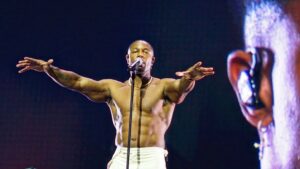 Tank Instagram - A 10 pack of me acting up on that @essencefest stage!
R&B MONEY 😎
📸 @barberbyblood