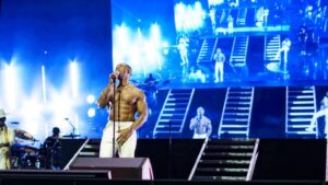 Tank Instagram - A 10 pack of me acting up on that @essencefest stage!
R&B MONEY 😎
📸 @barberbyblood