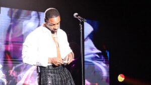 Tank Instagram - The first weekend of “THE R&B MONEY TOUR” was blessed! New Orleans, Dallas, and Houston owe us nothing! You sold out these buildings and gave us the love we needed to keep going!💙 Next stop ATL!..
Link to tickets in my bio 📸 @barberbyblood 
R&B MONEY