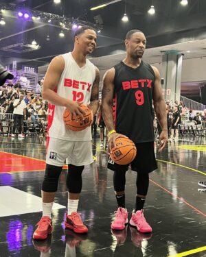 Tank Instagram - We hoop together, we pod together, we perform together! R&B MONEY 4Life!! Put a birthday cake in the comments for The Valentine!!.. Happy Bday bruv!..🙏🏾💙
R&B MONEY