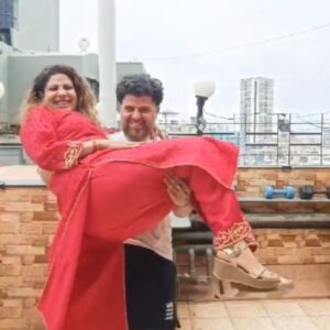 Tannaz Irani Instagram - Could u guess her exact weight??
Comment below what could be her weight??
 
  still in bed with back pain 😂 😂 

Bahubali bakhtyar irani...malcolm baug samraj ka bahubali.... 😂