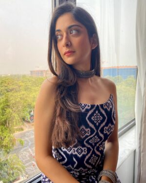 Tanya Maniktala Instagram - If kill-er stare had a face! 👀
.
.
Outfit: @zabellaofficial
Jewellery: @sangeetaboochra @aquamarine_jewellery
Styled by: @anshikaav
Assisted by: @bhatia_tanisha
Hair: @hnmbysnehal
Makeup: @makeupbydp18