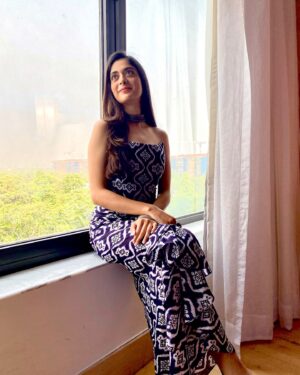Tanya Maniktala Instagram - If kill-er stare had a face! 👀
.
.
Outfit: @zabellaofficial
Jewellery: @sangeetaboochra @aquamarine_jewellery
Styled by: @anshikaav
Assisted by: @bhatia_tanisha
Hair: @hnmbysnehal
Makeup: @makeupbydp18