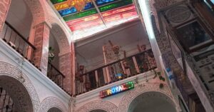 Tarik Bouarrara Instagram - Le petit hôtel sympa avec une déco spéciale hhh
