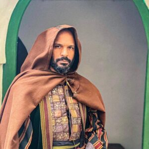 Tarik Bouarrara Instagram - كانت مغامرة رائعة فلم الملكة الأخيرة ... في دور يونس الحارس الشخصي لزفيرة شكرا لكل من ساهم في العمل
صورة التقطها زميلي @ahmedmeddah_officiel