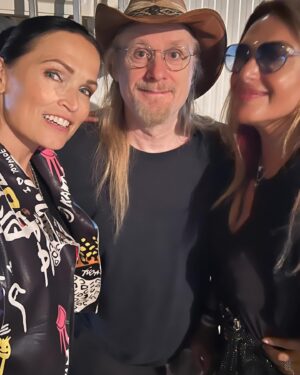 Tarja Turunen Instagram - I had such fun day at @leyendasdelrock_oficial !!! Meeting with my friends from @stratovariusofficial I took the last photo of the band on stage 😂. It was also lovely to catch up with @ratablancaoficial ♥️Safe travels guys!