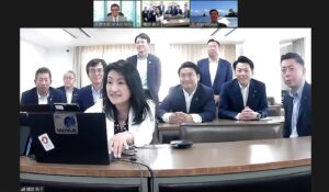Taro Kono Instagram - 富山県議会議員有志とのオンライン会議。マイナ保険証や自治体のデジタル化について。富山県内の病院の４月のマイナ保険証利用率は21.4%です。